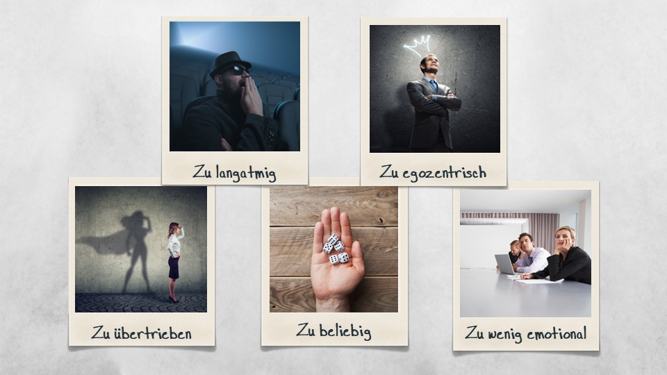 Grafik mit fünf typischen Fehlern im Storytelling, dargestellt durch Bildsymbole: „Zu langatmig“ (gähnende Person im Kino), „Zu egozentrisch“ (Mann mit Krone über dem Kopf), „Zu übertrieben“ (Frau mit Superheldenschatten), „Zu beliebig“ (Hand mit Würfeln), „Zu wenig emotional“ (gelangweertes Publikum im Meeting). Die Bilder zeigen plakativ, welche Stolperfallen in Reden und Präsentationen auftreten können, wenn Storytelling falsch eingesetzt wird.